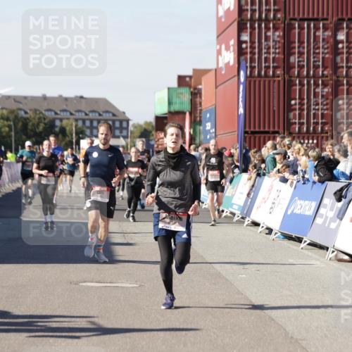 03.10.2025 - Köhlbrandbrückenlauf Jannik Wohlers http://msf.ph/oto/9060853 03.10.2025 13:13:06 Ziel 4193, 4446, 4487, 4528, 4559, 4628, 4748, 5051, 5381, 5673, 5674, 5678, 6303, 6393, 6496, 6530, 6705, 6725, 6742, 6755 meine-sportfotos.de