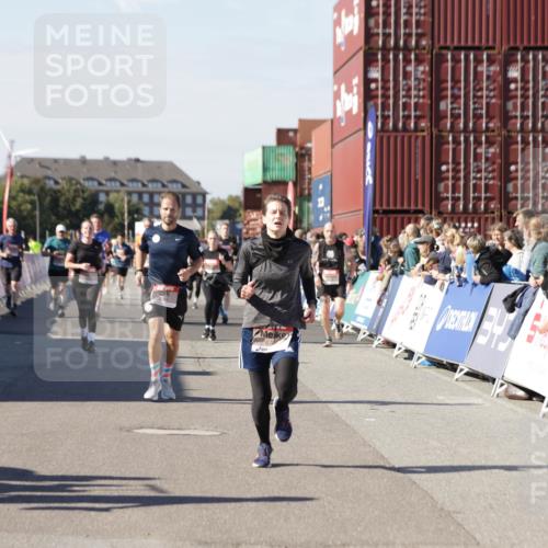 03.10.2025 - Köhlbrandbrückenlauf Jannik Wohlers http://msf.ph/oto/9060858 03.10.2025 13:13:06 Ziel 4193, 4446, 4487, 4528, 4559, 4628, 4748, 5051, 5381, 5673, 5674, 5678, 6303, 6393, 6496, 6530, 6705, 6725, 6742, 6755 meine-sportfotos.de