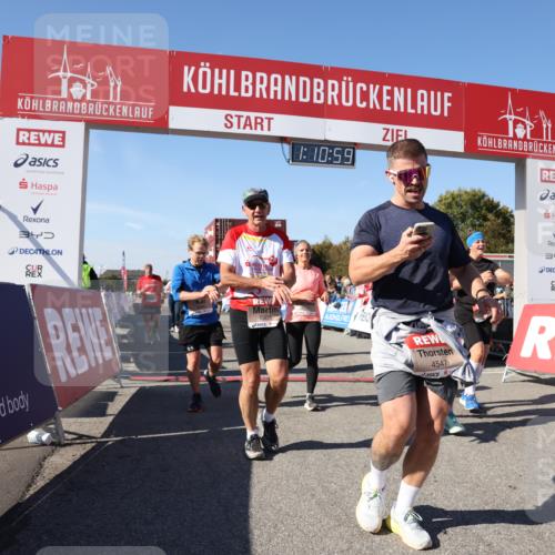03.10.2025 - Köhlbrandbrückenlauf Lena Gebhardt http://msf.ph/oto/9060860 03.10.2025 13:10:59 Ziel 4352, 4370, 4401, 4506, 4547, 4689, 4862, 4933, 4998, 5103, 5791, 5965, 6274, 6330, 6449, 6450, 6665, 6797 meine-sportfotos.de