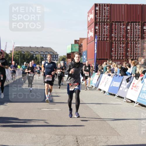 03.10.2025 - Köhlbrandbrückenlauf Jannik Wohlers http://msf.ph/oto/9060865 03.10.2025 13:13:06 Ziel 4193, 4446, 4487, 4528, 4559, 4628, 4748, 5051, 5381, 5673, 5674, 5678, 6303, 6393, 6496, 6530, 6705, 6725, 6742, 6755 meine-sportfotos.de