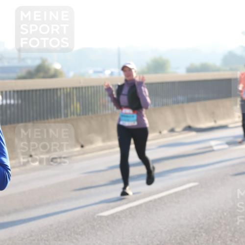 03.10.2025 - Köhlbrandbrückenlauf Lena Gebhardt http://msf.ph/oto/9060869 03.10.2025 09:19:28 Position 1 2 meine-sportfotos.de
