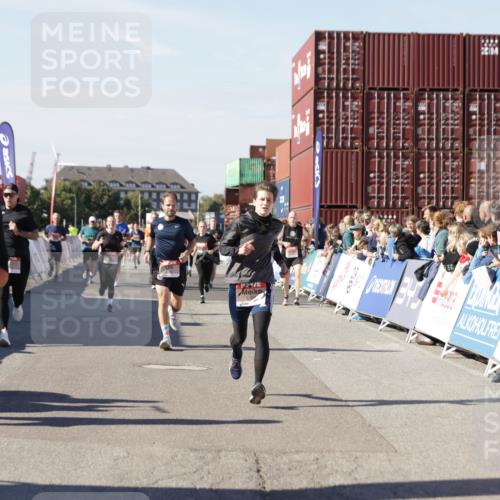 03.10.2025 - Köhlbrandbrückenlauf Jannik Wohlers http://msf.ph/oto/9060871 03.10.2025 13:13:06 Ziel 4193, 4446, 4487, 4528, 4559, 4628, 4748, 5051, 5381, 5673, 5674, 5678, 6303, 6393, 6496, 6530, 6705, 6725, 6742, 6755 meine-sportfotos.de