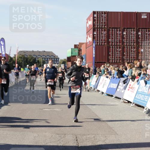 03.10.2025 - Köhlbrandbrückenlauf Jannik Wohlers http://msf.ph/oto/9060874 03.10.2025 13:13:06 Ziel 4193, 4446, 4487, 4528, 4559, 4628, 4748, 5051, 5381, 5673, 5674, 5678, 6303, 6393, 6496, 6530, 6705, 6725, 6742, 6755 meine-sportfotos.de