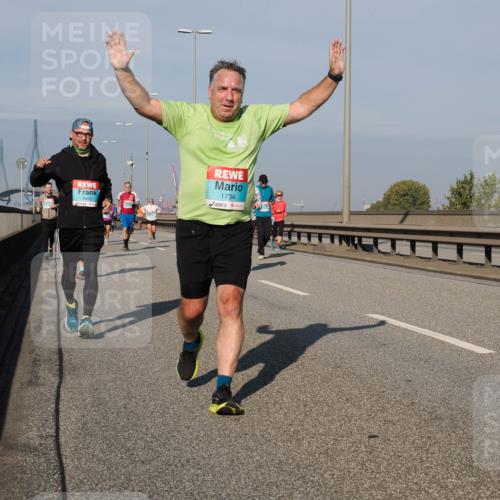 03.10.2025 - Köhlbrandbrückenlauf Fabian Wolf http://msf.ph/oto/9060877 03.10.2025 10:05:27 Position 3 3455, 1734 meine-sportfotos.de