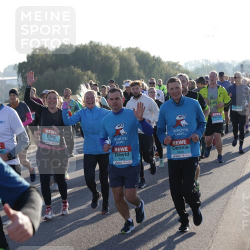 03.10.2025 - Köhlbrandbrückenlauf Jannik Wohlers http://msf.ph/oto/9060880 03.10.2025 09:22:49 Position 3 2003, 3446, 3450 meine-sportfotos.de