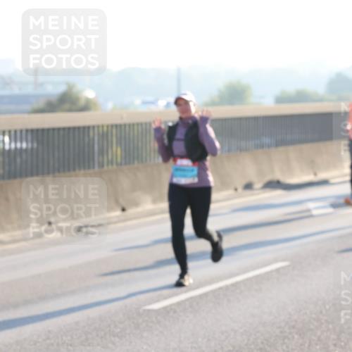 03.10.2025 - Köhlbrandbrückenlauf Lena Gebhardt http://msf.ph/oto/9060881 03.10.2025 09:19:29 Position 1  meine-sportfotos.de