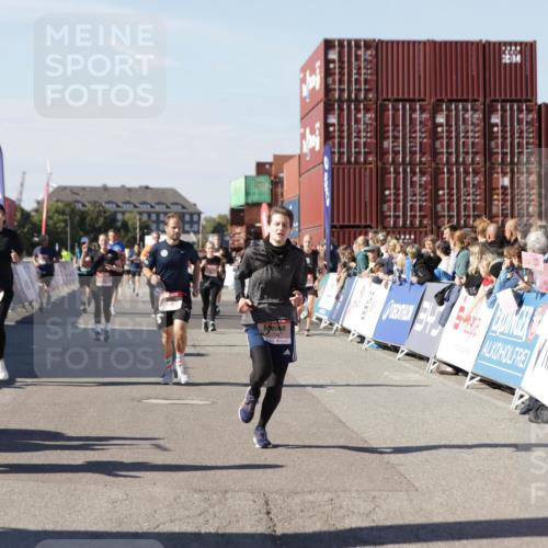 03.10.2025 - Köhlbrandbrückenlauf Jannik Wohlers http://msf.ph/oto/9060885 03.10.2025 13:13:06 Ziel 4193, 4446, 4487, 4528, 4559, 4628, 4748, 5051, 5381, 5673, 5674, 5678, 6303, 6393, 6496, 6530, 6705, 6725, 6742, 6755 meine-sportfotos.de