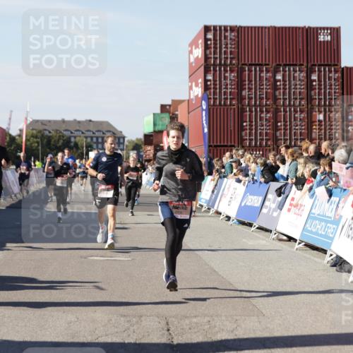 03.10.2025 - Köhlbrandbrückenlauf Jannik Wohlers http://msf.ph/oto/9060895 03.10.2025 13:13:06 Ziel 4193, 4446, 4487, 4528, 4559, 4628, 4748, 5051, 5381, 5673, 5674, 5678, 6303, 6393, 6496, 6530, 6705, 6725, 6742, 6755 meine-sportfotos.de