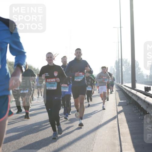 03.10.2025 - Köhlbrandbrückenlauf Jannik Wohlers http://msf.ph/oto/9060900 03.10.2025 09:14:55 Position 3 3317, 3568, 1262, 2811, 51 meine-sportfotos.de
