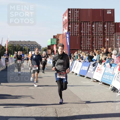 03.10.2025 - Köhlbrandbrückenlauf Jannik Wohlers http://msf.ph/oto/9060905 03.10.2025 13:13:07 Ziel 4193, 4446, 4487, 4528, 4559, 4628, 4748, 5025, 5051, 5381, 5673, 5674, 5678, 6303, 6393, 6496, 6530, 6705, 6725, 6742, 6755 meine-sportfotos.de
