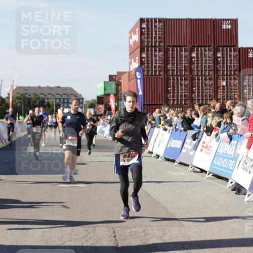03.10.2025 - Köhlbrandbrückenlauf Jannik Wohlers http://msf.ph/oto/9060910 03.10.2025 13:13:07 Ziel 4193, 4446, 4487, 4528, 4559, 4628, 4748, 5025, 5051, 5381, 5673, 5674, 5678, 6303, 6393, 6496, 6530, 6705, 6725, 6742, 6755 meine-sportfotos.de