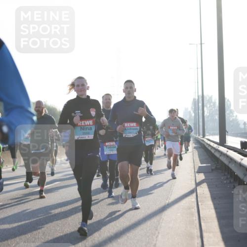 03.10.2025 - Köhlbrandbrückenlauf Jannik Wohlers http://msf.ph/oto/9060913 03.10.2025 09:14:55 Position 3 17, 3568, 2811, 51 meine-sportfotos.de