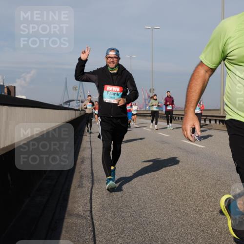 03.10.2025 - Köhlbrandbrückenlauf Fabian Wolf http://msf.ph/oto/9060915 03.10.2025 10:05:28 Position 3 12, 3455, 1734 meine-sportfotos.de