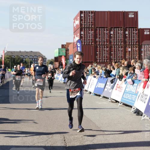 03.10.2025 - Köhlbrandbrückenlauf Jannik Wohlers http://msf.ph/oto/9060917 03.10.2025 13:13:07 Ziel 4193, 4446, 4487, 4528, 4559, 4628, 4748, 5025, 5051, 5381, 5673, 5674, 5678, 6303, 6393, 6496, 6530, 6705, 6725, 6742, 6755 meine-sportfotos.de