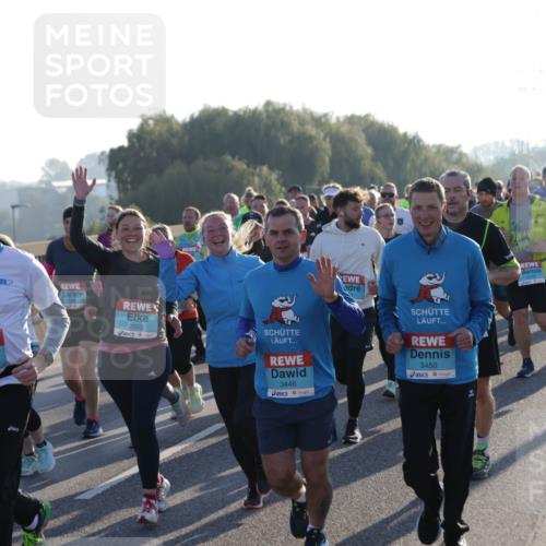 03.10.2025 - Köhlbrandbrückenlauf Jannik Wohlers http://msf.ph/oto/9060918 03.10.2025 09:22:49 Position 3 2002, 2003, 3446, 3450, 2153 meine-sportfotos.de