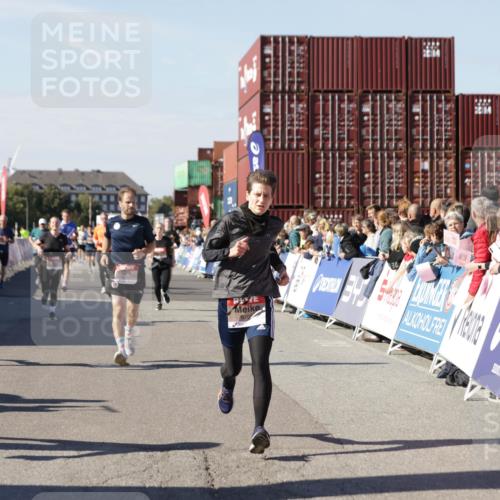 03.10.2025 - Köhlbrandbrückenlauf Jannik Wohlers http://msf.ph/oto/9060924 03.10.2025 13:13:07 Ziel 4193, 4446, 4487, 4528, 4559, 4628, 4748, 5025, 5051, 5381, 5673, 5674, 5678, 6303, 6393, 6496, 6530, 6705, 6725, 6742, 6755 meine-sportfotos.de