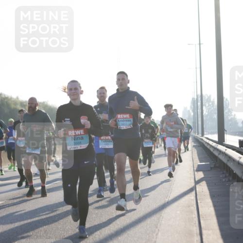 03.10.2025 - Köhlbrandbrückenlauf Jannik Wohlers http://msf.ph/oto/9060930 03.10.2025 09:14:55 Position 3 3568, 2811, 51 meine-sportfotos.de