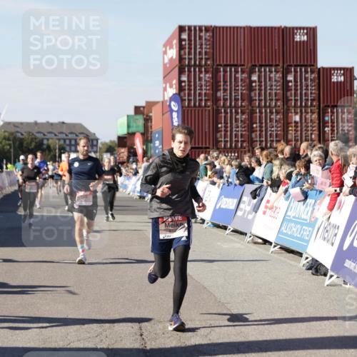 03.10.2025 - Köhlbrandbrückenlauf Jannik Wohlers http://msf.ph/oto/9060931 03.10.2025 13:13:07 Ziel 4193, 4446, 4487, 4528, 4559, 4628, 4748, 5025, 5051, 5381, 5673, 5674, 5678, 6303, 6393, 6496, 6530, 6705, 6725, 6742, 6755 meine-sportfotos.de