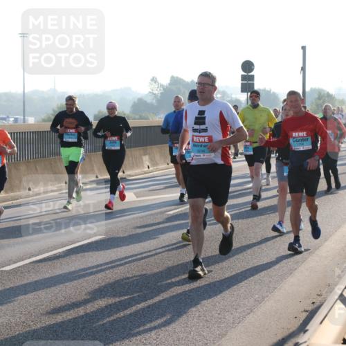 03.10.2025 - Köhlbrandbrückenlauf Lena Gebhardt http://msf.ph/oto/9060936 03.10.2025 09:19:31 Position 1 410, 3236, 1038 meine-sportfotos.de