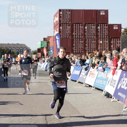 03.10.2025 - Köhlbrandbrückenlauf Jannik Wohlers http://msf.ph/oto/9060941 03.10.2025 13:13:07 Ziel 4193, 4446, 4487, 4528, 4559, 4628, 4748, 5025, 5051, 5381, 5673, 5674, 5678, 6303, 6393, 6496, 6530, 6705, 6725, 6742, 6755 meine-sportfotos.de