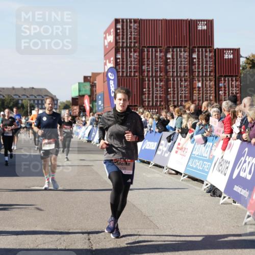 03.10.2025 - Köhlbrandbrückenlauf Jannik Wohlers http://msf.ph/oto/9060948 03.10.2025 13:13:07 Ziel 4193, 4446, 4487, 4528, 4559, 4628, 4748, 5025, 5051, 5381, 5673, 5674, 5678, 6303, 6393, 6496, 6530, 6705, 6725, 6742, 6755 meine-sportfotos.de