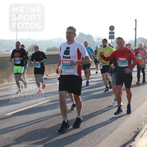 03.10.2025 - Köhlbrandbrückenlauf Lena Gebhardt http://msf.ph/oto/9060953 03.10.2025 09:19:32 Position 1 1343, 3236, 1038 meine-sportfotos.de