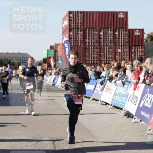 03.10.2025 - Köhlbrandbrückenlauf Jannik Wohlers http://msf.ph/oto/9060954 03.10.2025 13:13:07 Ziel 4193, 4446, 4487, 4528, 4559, 4628, 4748, 5025, 5051, 5381, 5673, 5674, 5678, 6303, 6393, 6496, 6530, 6705, 6725, 6742, 6755 meine-sportfotos.de