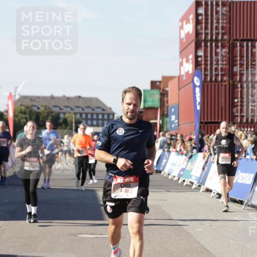 03.10.2025 - Köhlbrandbrückenlauf Jannik Wohlers http://msf.ph/oto/9060963 03.10.2025 13:13:09 Ziel 4191, 4193, 4463, 4513, 4528, 4559, 4628, 4748, 5025, 5051, 5381, 5673, 5674, 5678, 5852, 6303, 6393, 6496, 6705, 6725, 6742, 6755 meine-sportfotos.de