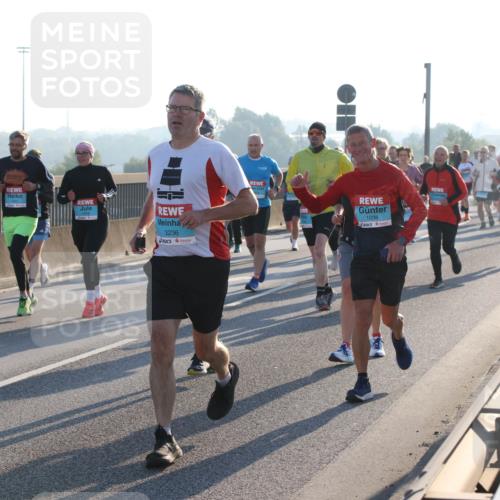 03.10.2025 - Köhlbrandbrückenlauf Lena Gebhardt http://msf.ph/oto/9060968 03.10.2025 09:19:32 Position 1 3236, 1038 meine-sportfotos.de
