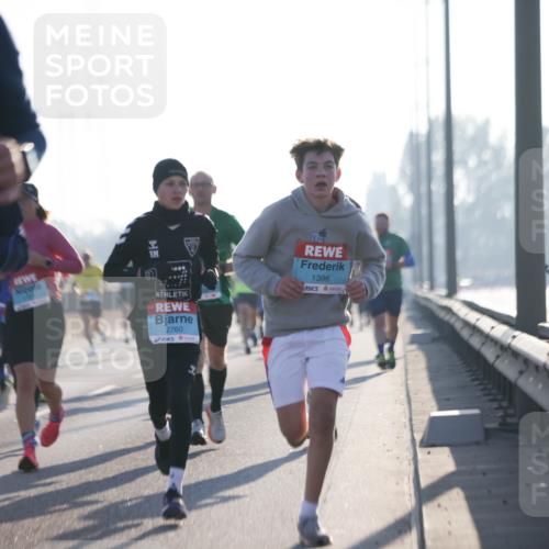 03.10.2025 - Köhlbrandbrückenlauf Jannik Wohlers http://msf.ph/oto/9060976 03.10.2025 09:14:56 Position 3 2811, 2760, 1396 meine-sportfotos.de