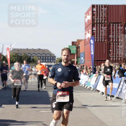 03.10.2025 - Köhlbrandbrückenlauf Jannik Wohlers http://msf.ph/oto/9060979 03.10.2025 13:13:09 Ziel 4191, 4193, 4463, 4513, 4528, 4559, 4628, 4748, 5025, 5051, 5381, 5673, 5674, 5678, 5852, 6303, 6393, 6496, 6705, 6725, 6742, 6755 meine-sportfotos.de
