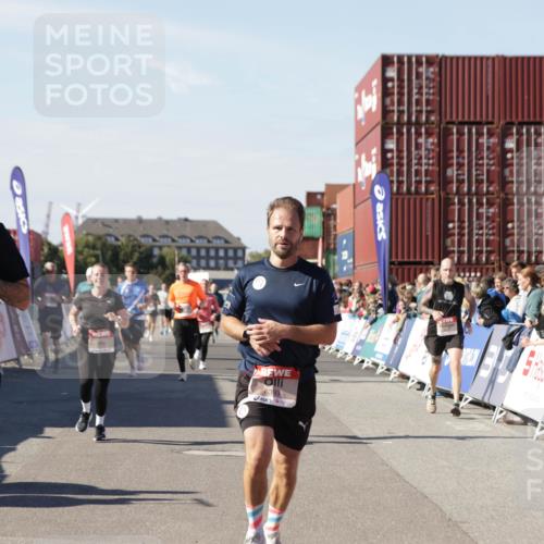 03.10.2025 - Köhlbrandbrückenlauf Jannik Wohlers http://msf.ph/oto/9060987 03.10.2025 13:13:09 Ziel 4191, 4193, 4463, 4513, 4528, 4559, 4628, 4748, 5025, 5051, 5381, 5673, 5674, 5678, 5852, 6303, 6393, 6496, 6705, 6725, 6742, 6755 meine-sportfotos.de