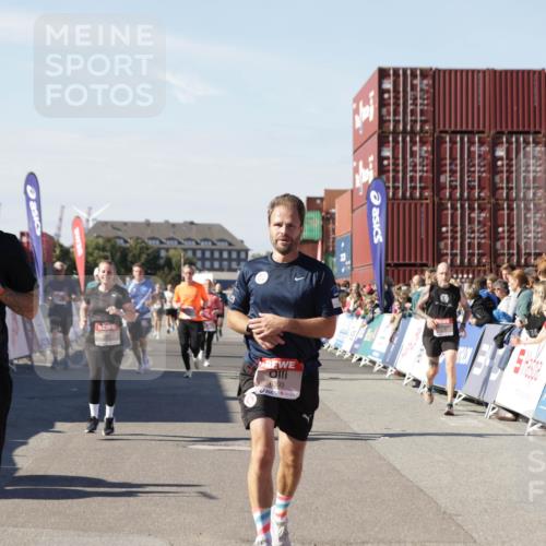 03.10.2025 - Köhlbrandbrückenlauf Jannik Wohlers http://msf.ph/oto/9060990 03.10.2025 13:13:09 Ziel 4191, 4193, 4463, 4513, 4528, 4559, 4628, 4748, 5025, 5051, 5381, 5673, 5674, 5678, 5852, 6303, 6393, 6496, 6705, 6725, 6742, 6755 meine-sportfotos.de