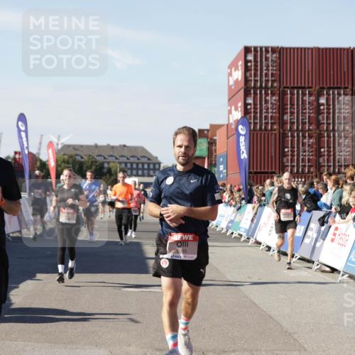 03.10.2025 - Köhlbrandbrückenlauf Jannik Wohlers http://msf.ph/oto/9060993 03.10.2025 13:13:09 Ziel 4191, 4193, 4463, 4513, 4528, 4559, 4628, 4748, 5025, 5051, 5381, 5673, 5674, 5678, 5852, 6303, 6393, 6496, 6705, 6725, 6742, 6755 meine-sportfotos.de