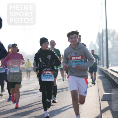03.10.2025 - Köhlbrandbrückenlauf Jannik Wohlers http://msf.ph/oto/9061000 03.10.2025 09:14:57 Position 3 2760, 1396 meine-sportfotos.de