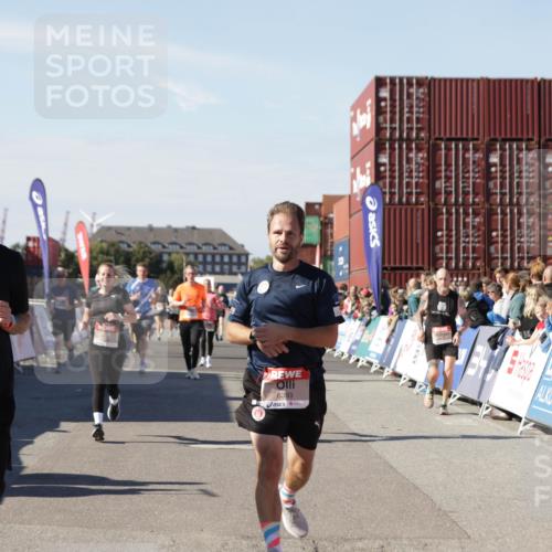 03.10.2025 - Köhlbrandbrückenlauf Jannik Wohlers http://msf.ph/oto/9061001 03.10.2025 13:13:09 Ziel 4191, 4193, 4463, 4513, 4528, 4559, 4628, 4748, 5025, 5051, 5381, 5673, 5674, 5678, 5852, 6303, 6393, 6496, 6705, 6725, 6742, 6755 meine-sportfotos.de