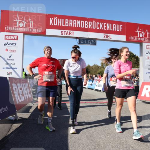 03.10.2025 - Köhlbrandbrückenlauf Lena Gebhardt http://msf.ph/oto/9061009 03.10.2025 13:11:05 Ziel 4370, 4506, 4547, 4689, 4862, 4933, 4998, 5103, 5965, 6272, 6330, 6449, 6450, 6665, 6797 meine-sportfotos.de