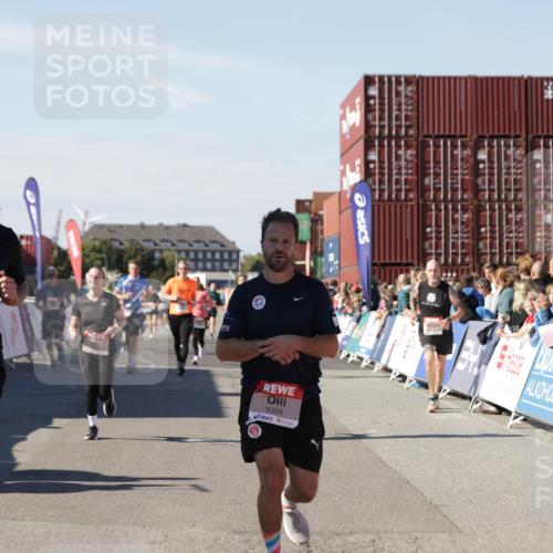 03.10.2025 - Köhlbrandbrückenlauf Jannik Wohlers http://msf.ph/oto/9061012 03.10.2025 13:13:09 Ziel 4191, 4193, 4463, 4513, 4528, 4559, 4628, 4748, 5025, 5051, 5381, 5673, 5674, 5678, 5852, 6303, 6393, 6496, 6705, 6725, 6742, 6755 meine-sportfotos.de