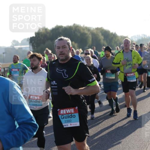 03.10.2025 - Köhlbrandbrückenlauf Jannik Wohlers http://msf.ph/oto/9061014 03.10.2025 09:22:51 Position 3 1760, 2153, 2254, 2392 meine-sportfotos.de