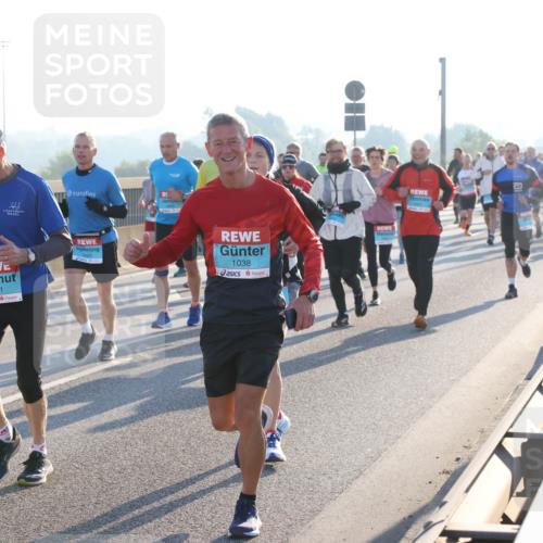 03.10.2025 - Köhlbrandbrückenlauf Lena Gebhardt http://msf.ph/oto/9061016 03.10.2025 09:19:33 Position 1 3261, 1038 meine-sportfotos.de