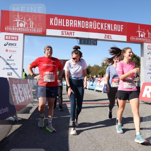 03.10.2025 - Köhlbrandbrückenlauf Lena Gebhardt http://msf.ph/oto/9061018 03.10.2025 13:11:05 Ziel 4370, 4506, 4547, 4689, 4862, 4933, 4998, 5103, 5965, 6272, 6330, 6449, 6450, 6665, 6797 meine-sportfotos.de