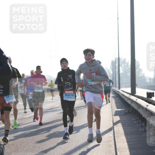 03.10.2025 - Köhlbrandbrückenlauf Jannik Wohlers http://msf.ph/oto/9061023 03.10.2025 09:14:57 Position 3 3, 1262, 2759, 139, 2760 meine-sportfotos.de