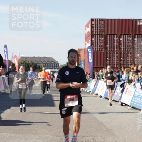 03.10.2025 - Köhlbrandbrückenlauf Jannik Wohlers http://msf.ph/oto/9061024 03.10.2025 13:13:09 Ziel 4191, 4193, 4463, 4513, 4528, 4559, 4628, 4748, 5025, 5051, 5381, 5673, 5674, 5678, 5852, 6303, 6393, 6496, 6705, 6725, 6742, 6755 meine-sportfotos.de