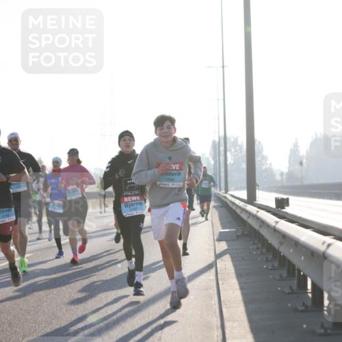 03.10.2025 - Köhlbrandbrückenlauf Jannik Wohlers http://msf.ph/oto/9061027 03.10.2025 09:14:58 Position 3 52, 2760, 1396, 19484, 2759, 57 meine-sportfotos.de