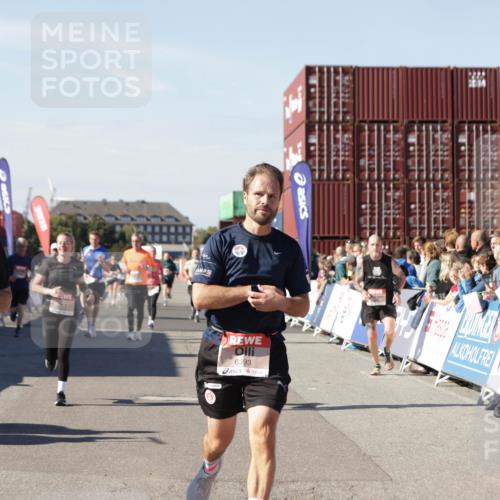03.10.2025 - Köhlbrandbrückenlauf Jannik Wohlers http://msf.ph/oto/9061032 03.10.2025 13:13:09 Ziel 4191, 4193, 4463, 4513, 4528, 4559, 4628, 4748, 5025, 5051, 5381, 5673, 5674, 5678, 5852, 6303, 6393, 6496, 6705, 6725, 6742, 6755 meine-sportfotos.de