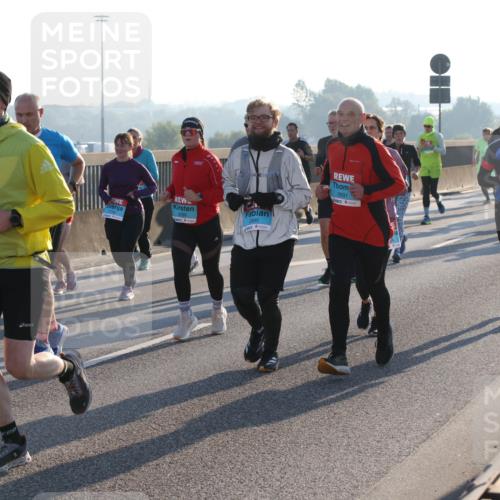 03.10.2025 - Köhlbrandbrückenlauf Lena Gebhardt http://msf.ph/oto/9061033 03.10.2025 09:19:34 Position 1  meine-sportfotos.de