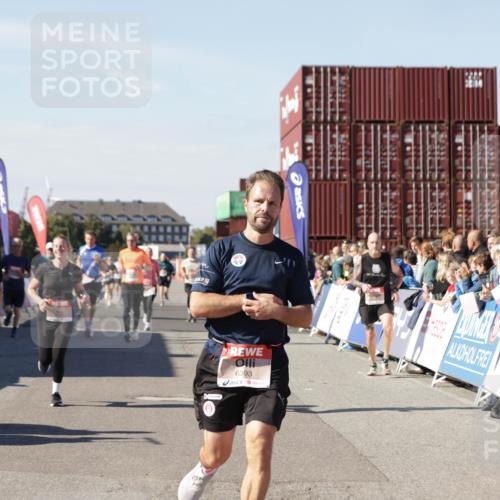 03.10.2025 - Köhlbrandbrückenlauf Jannik Wohlers http://msf.ph/oto/9061037 03.10.2025 13:13:09 Ziel 4191, 4193, 4463, 4513, 4528, 4559, 4628, 4748, 5025, 5051, 5381, 5673, 5674, 5678, 5852, 6303, 6393, 6496, 6705, 6725, 6742, 6755 meine-sportfotos.de
