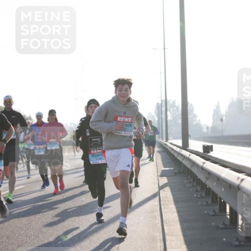 03.10.2025 - Köhlbrandbrückenlauf Jannik Wohlers http://msf.ph/oto/9061040 03.10.2025 09:14:58 Position 3 2759, 2760, 57 meine-sportfotos.de