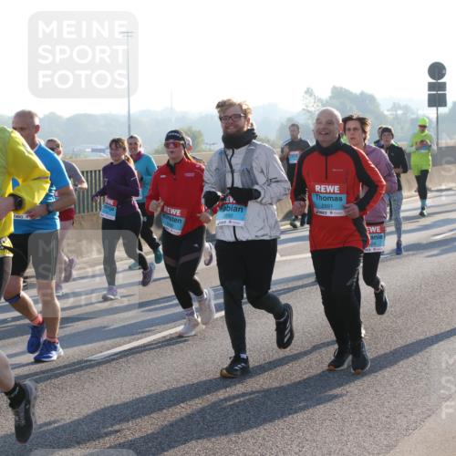 03.10.2025 - Köhlbrandbrückenlauf Lena Gebhardt http://msf.ph/oto/9061041 03.10.2025 09:19:35 Position 1 2890, 2891, 24 meine-sportfotos.de