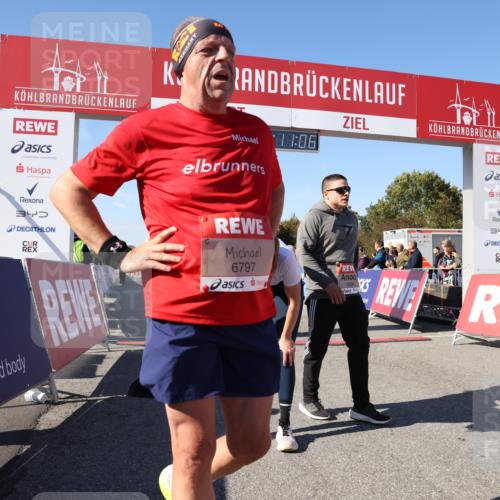 03.10.2025 - Köhlbrandbrückenlauf Lena Gebhardt http://msf.ph/oto/9061049 03.10.2025 13:11:07 Ziel 4370, 4506, 4521, 4547, 4933, 4998, 5103, 5218, 5965, 6272, 6330, 6449, 6450, 6572, 6665, 6797 meine-sportfotos.de